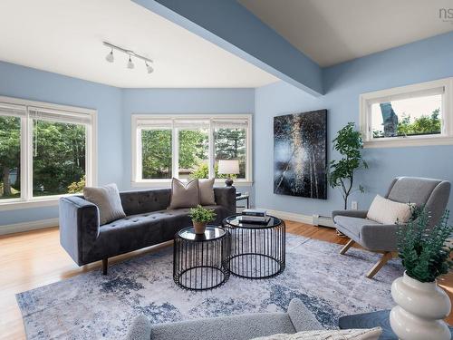 925 Winwick Road, Halifax, NS - Indoor Photo Showing Living Room