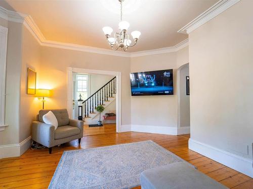42 Victoria Street, Amherst, NS - Indoor Photo Showing Living Room