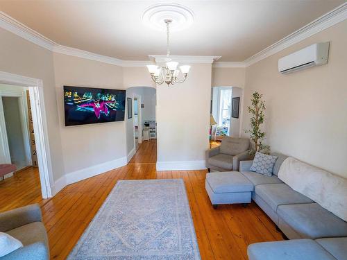 42 Victoria Street, Amherst, NS - Indoor Photo Showing Living Room