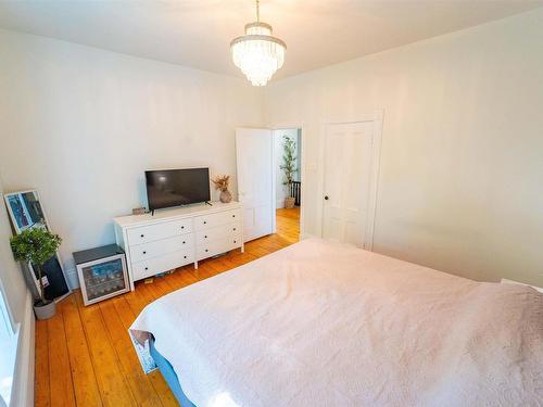 42 Victoria Street, Amherst, NS - Indoor Photo Showing Bedroom