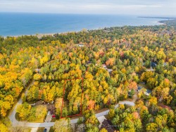 4 Nida Crescent Wasaga Beach, ON L9Z 2M8