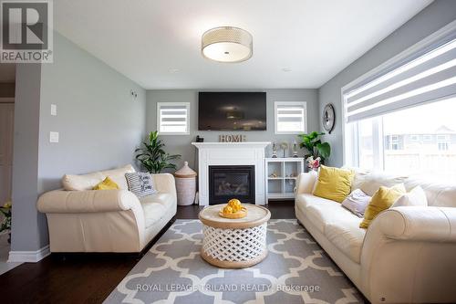 1 Acorn Trail, St. Thomas, ON - Indoor Photo Showing Living Room With Fireplace