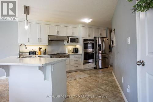 1 Acorn Trail, St. Thomas, ON - Indoor Photo Showing Kitchen With Upgraded Kitchen