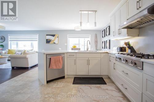 1 Acorn Trail, St. Thomas, ON - Indoor Photo Showing Kitchen