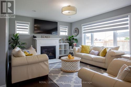 1 Acorn Trail, St. Thomas, ON - Indoor Photo Showing Living Room With Fireplace