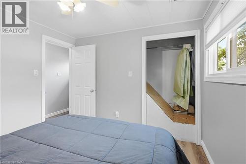 Room featuring light gray painted walls and wood-finish flooring - 432 Upper Sherman Avenue, Hamilton, ON - Indoor