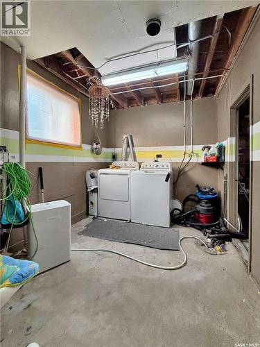 701 3Rd Avenue, Spy Hill, SK - Indoor Photo Showing Laundry Room