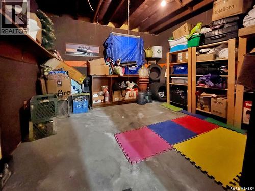701 3Rd Avenue, Spy Hill, SK - Indoor Photo Showing Garage