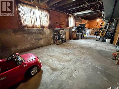 701 3Rd Avenue, Spy Hill, SK - Indoor Photo Showing Garage