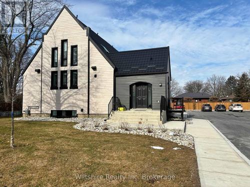 3 - 14 GLENDALE DRIVE , Tillsonburg, Ontario N4G 1J2 1