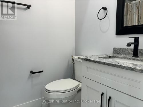3 - 14 GLENDALE DRIVE , Tillsonburg, Ontario N4G 1J2 4