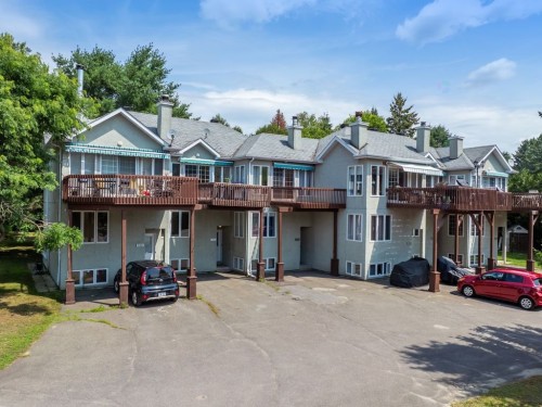 142 Av. Hochar  Saint-Sauveur, QC J0R 1R3