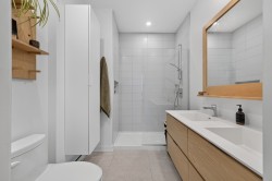 Master Bathroom - 