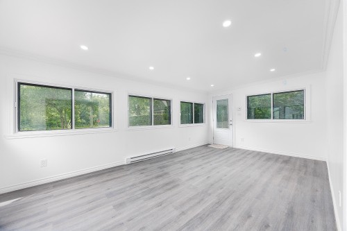 Living Room - 2 Rue Mareuil, Laval (Auteuil), QC - Indoor