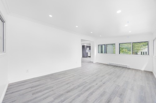 Living Room - 2 Rue Mareuil, Laval (Auteuil), QC - Indoor