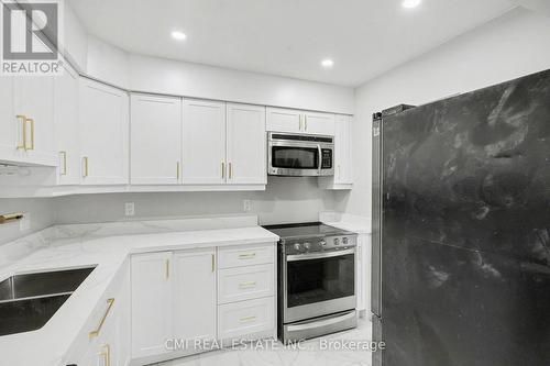 12 - 125 Sekura Crescent, Cambridge, ON - Indoor Photo Showing Kitchen With Double Sink