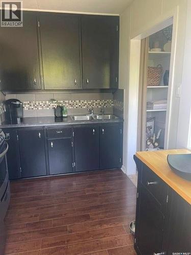 1408 6Th Avenue, Regina Beach, SK - Indoor Photo Showing Kitchen With Double Sink