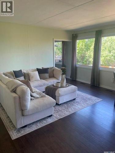 1408 6Th Avenue, Regina Beach, SK - Indoor Photo Showing Living Room