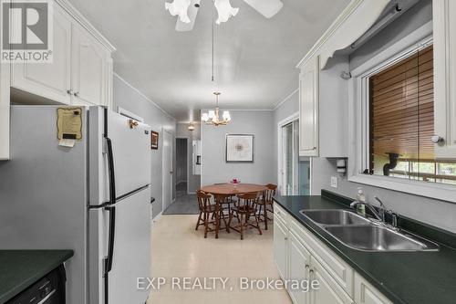 8800 Champlain Drive, Niagara Falls (Chippawa), ON - Indoor Photo Showing Kitchen With Double Sink