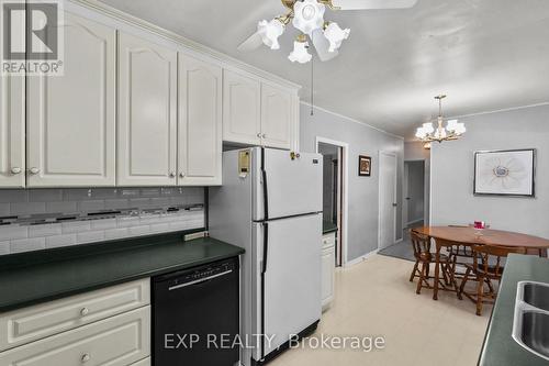 8800 Champlain Drive, Niagara Falls (Chippawa), ON - Indoor Photo Showing Kitchen