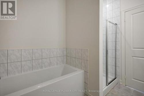 37 Gledhill Crescent, Cambridge, ON - Indoor Photo Showing Bathroom
