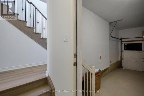 37 Gledhill Crescent, Cambridge, ON - Indoor Photo Showing Garage