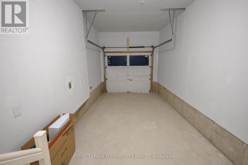 37 Gledhill Crescent, Cambridge, ON - Indoor Photo Showing Garage