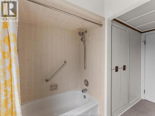 11506 Riverside, Windsor, ON - Indoor Photo Showing Bathroom