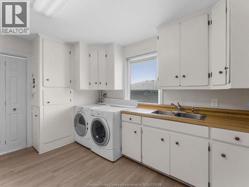 11506 Riverside, Windsor, ON - Indoor Photo Showing Laundry Room