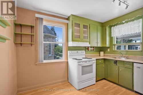 79 Anthony Road, Toronto (Downsview-Roding-Cfb), ON - Indoor Photo Showing Kitchen