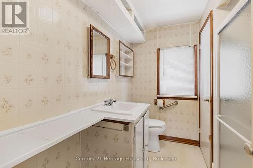 79 Anthony Road, Toronto (Downsview-Roding-Cfb), ON - Indoor Photo Showing Bathroom