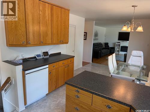 107 Merlin Crescent, Regina, SK - Indoor Photo Showing Kitchen