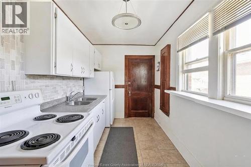 1596 Victoria, Windsor, ON - Indoor Photo Showing Kitchen With Double Sink