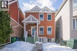 76 REDWOOD AVENUE Toronto, ON M4L 2S6