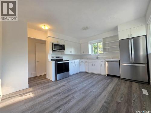 1422 Crawford Avenue, Swift Current, SK - Indoor Photo Showing Kitchen