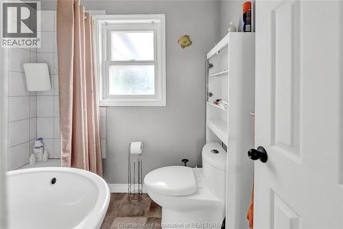 12 Mckinnon Drive, Chatham, ON - Indoor Photo Showing Bathroom