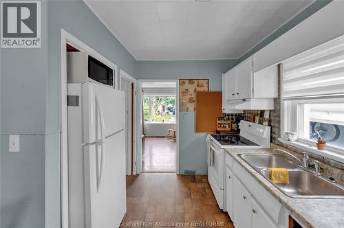 12 Mckinnon Drive, Chatham, ON - Indoor Photo Showing Kitchen With Double Sink