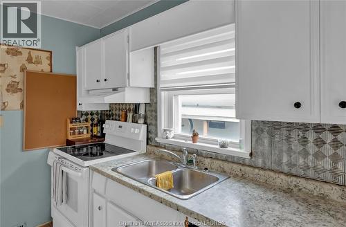 12 Mckinnon Drive, Chatham, ON - Indoor Photo Showing Kitchen With Double Sink