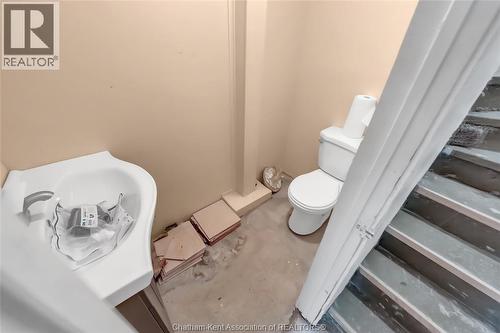 12 Mckinnon Drive, Chatham, ON - Indoor Photo Showing Bathroom