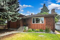2024 Crocus Road NW  Calgary, AB T2L 0Z8