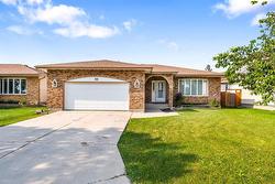 64 Simkin Drive  Winnipeg, MB R2P 2K5