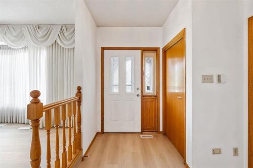 64 Simkin Drive, Winnipeg, MB - Indoor Photo Showing Other Room