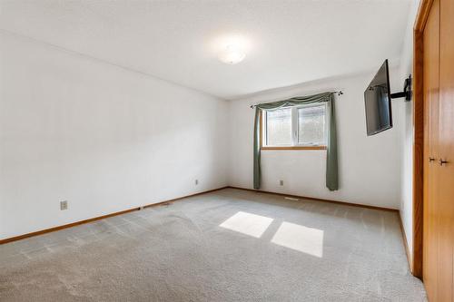 64 Simkin Drive, Winnipeg, MB - Indoor Photo Showing Other Room