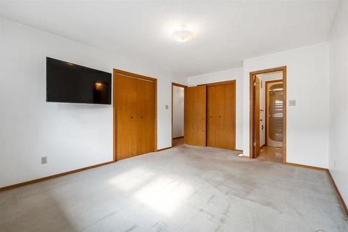 64 Simkin Drive, Winnipeg, MB - Indoor Photo Showing Other Room