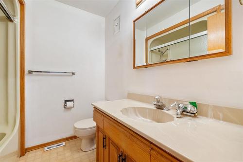 64 Simkin Drive, Winnipeg, MB - Indoor Photo Showing Bathroom