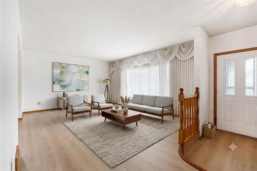 64 Simkin Drive, Winnipeg, MB - Indoor Photo Showing Other Room