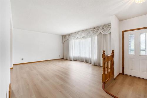 64 Simkin Drive, Winnipeg, MB - Indoor Photo Showing Other Room