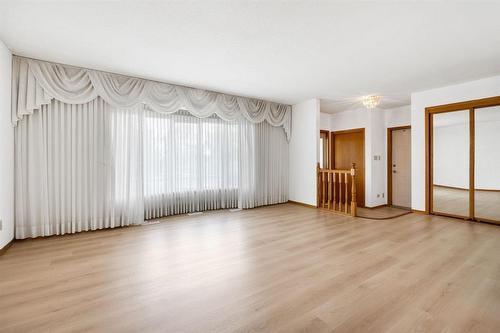 64 Simkin Drive, Winnipeg, MB - Indoor Photo Showing Other Room