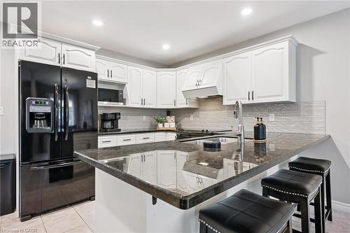 17 Carroll Crescent, Guelph, ON - Indoor Photo Showing Kitchen With Upgraded Kitchen