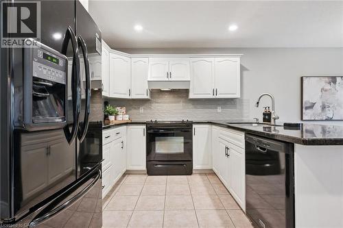 17 Carroll Crescent, Guelph, ON - Indoor Photo Showing Kitchen With Upgraded Kitchen